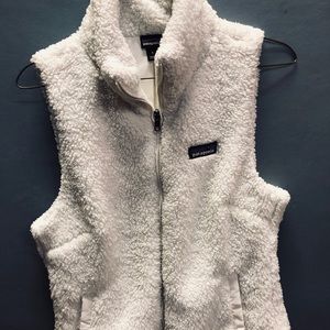 Pategonia zip up Vest Cream color size small